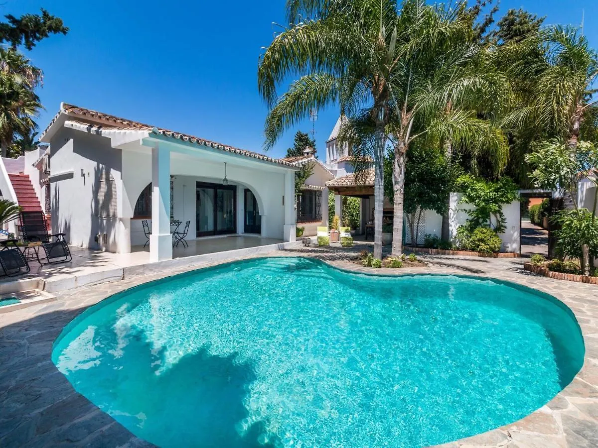 Villa De La Quilla- Private Swimming Pool Next To The Beach Εστεπόνα